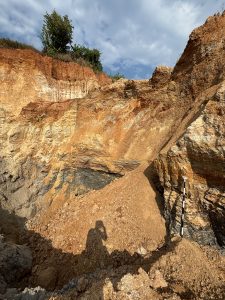 Singkapan Pasir Kuarsa Bayat